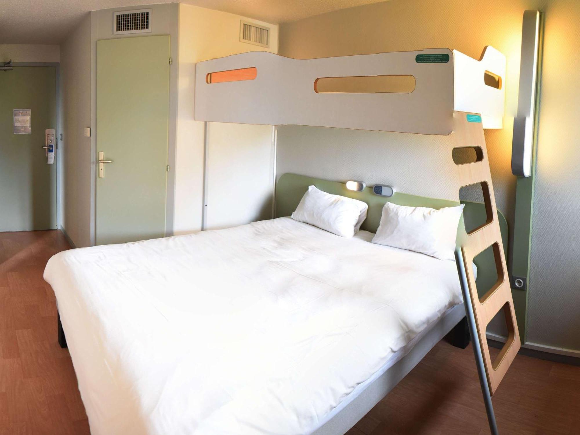 Hotel Ibis Budget Laval Bonchamp Les Laval Exteriér fotografie